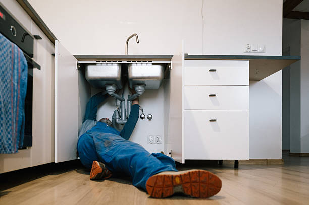 Professional Plumbing technician working in Hufsmith, TX